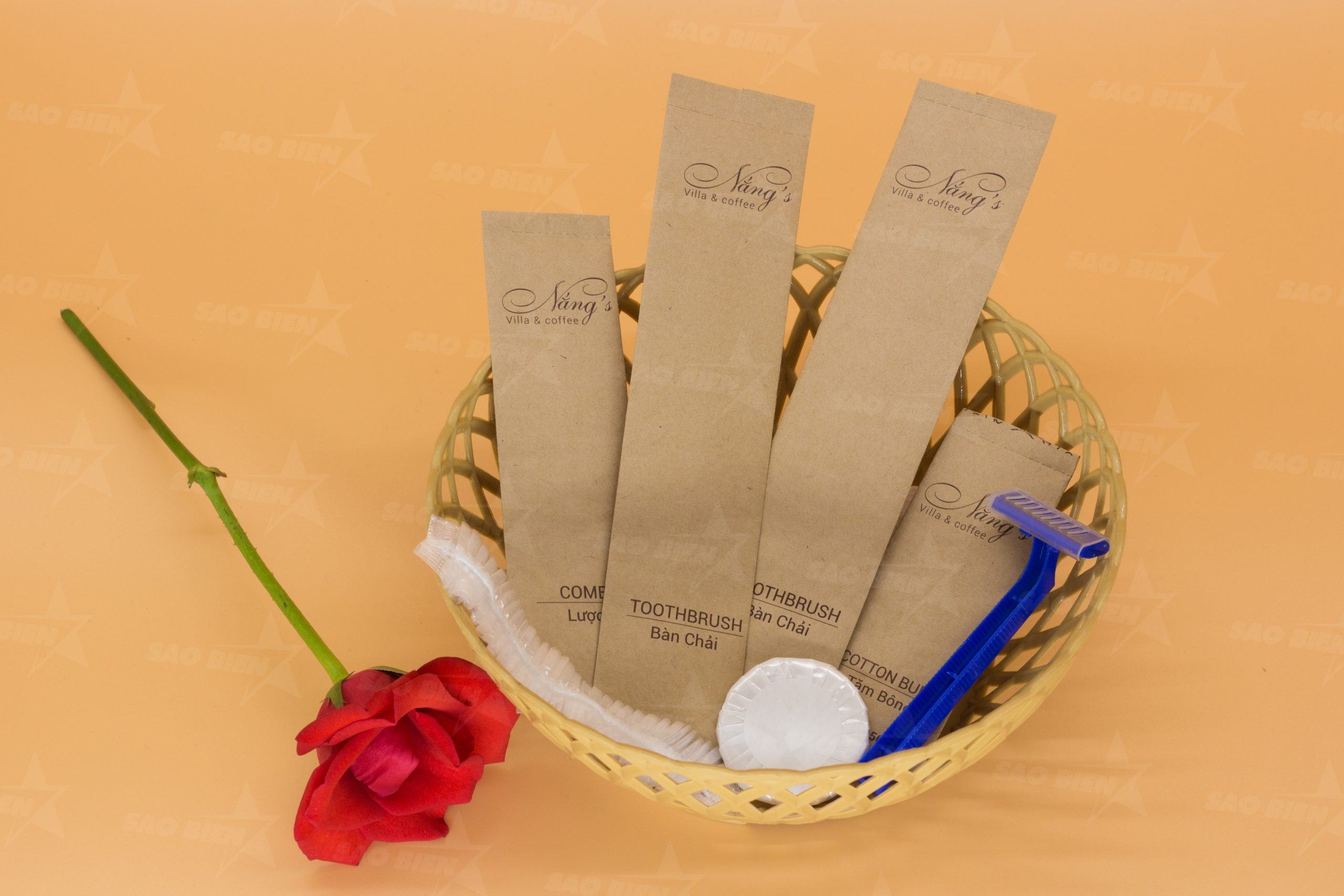 Sao Biển giới thiệu tới các bạn bộ bao bì nature amenities thân thiện với môi trường. Ứng dụng nguyên liệu giấy thân thiện môi trường vào bộ amenities cho chúng ta rất nhiều lợi ích.