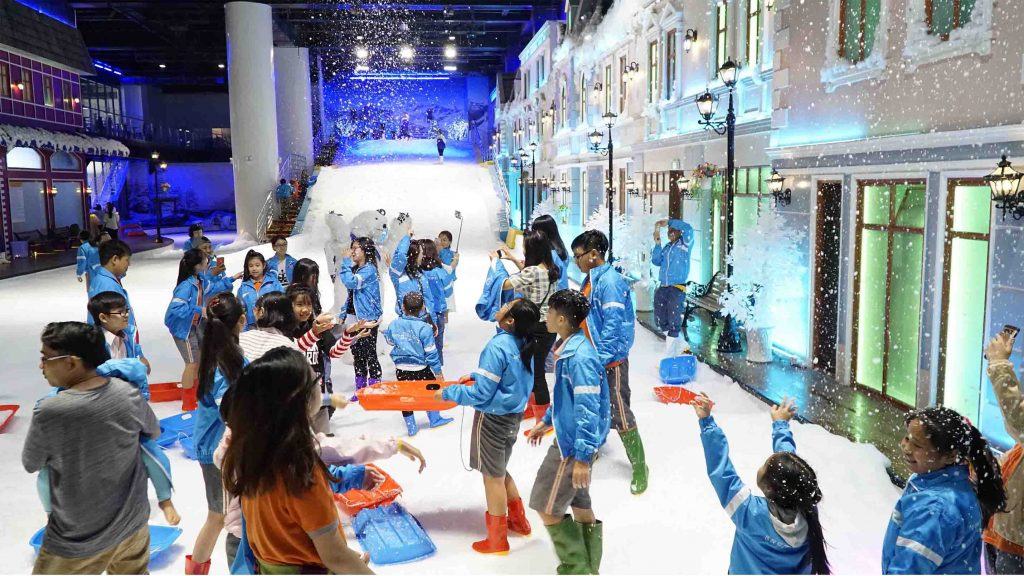 khu vui chơi trong nhà Snow town Sài Gòn, địa điểm mà giới trẻ Sài gòn không thể bỏ qua