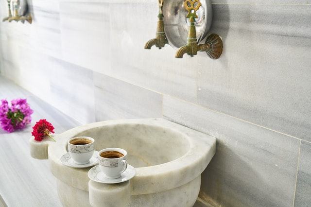 phòng tắm khách sạn
